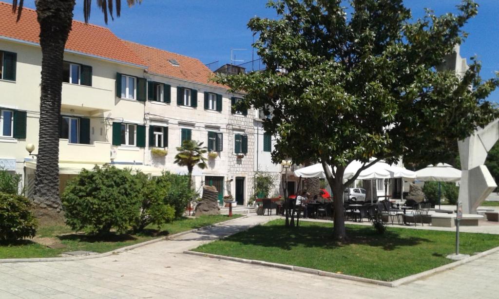 Budova, v ktorej sa apartmán nachádza