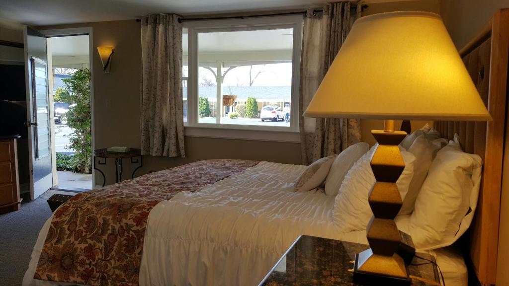 Postel nebo postele na pokoji v ubytování Starlight Lodge Cape Cod