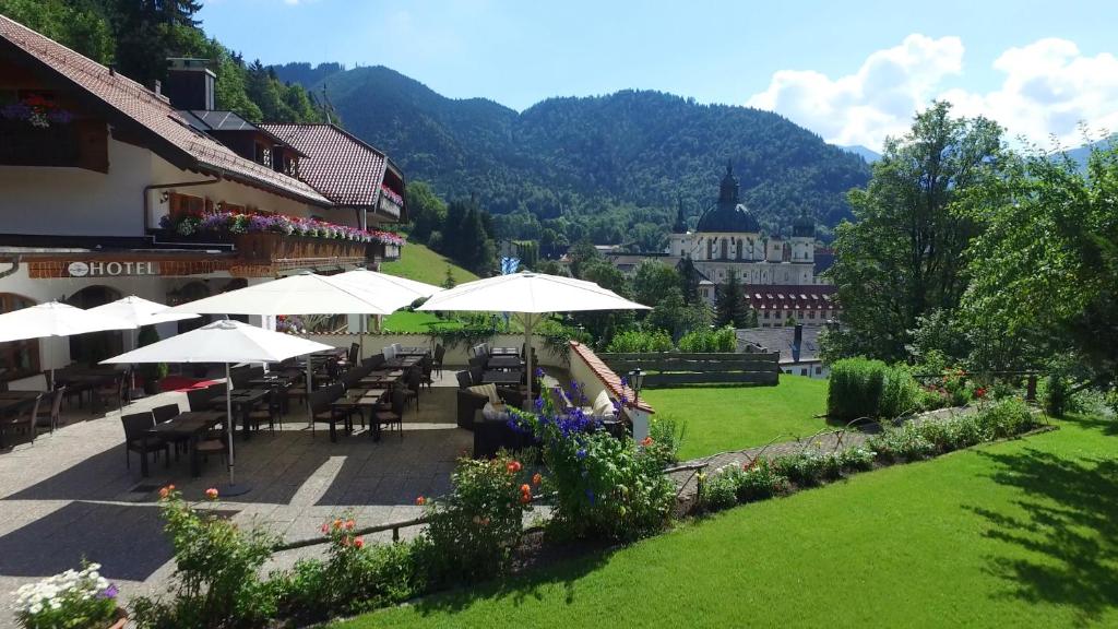 Nespecifikovaný výhled na hory nebo výhled na hory při pohledu z hotelu