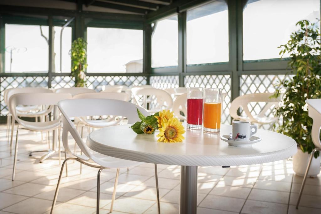 Hotel Emilia - Resim 21