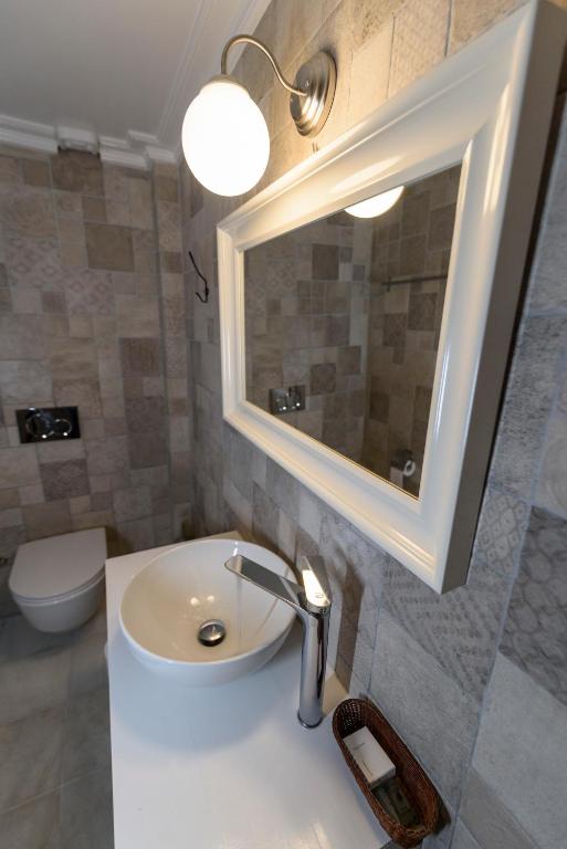 A bathroom at Filenia