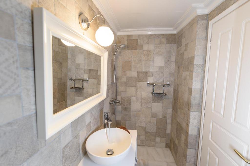 A bathroom at Filenia