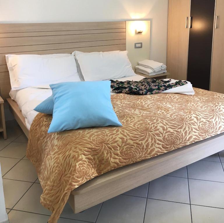 A bed or beds in a room at Residence Il Tulipano
