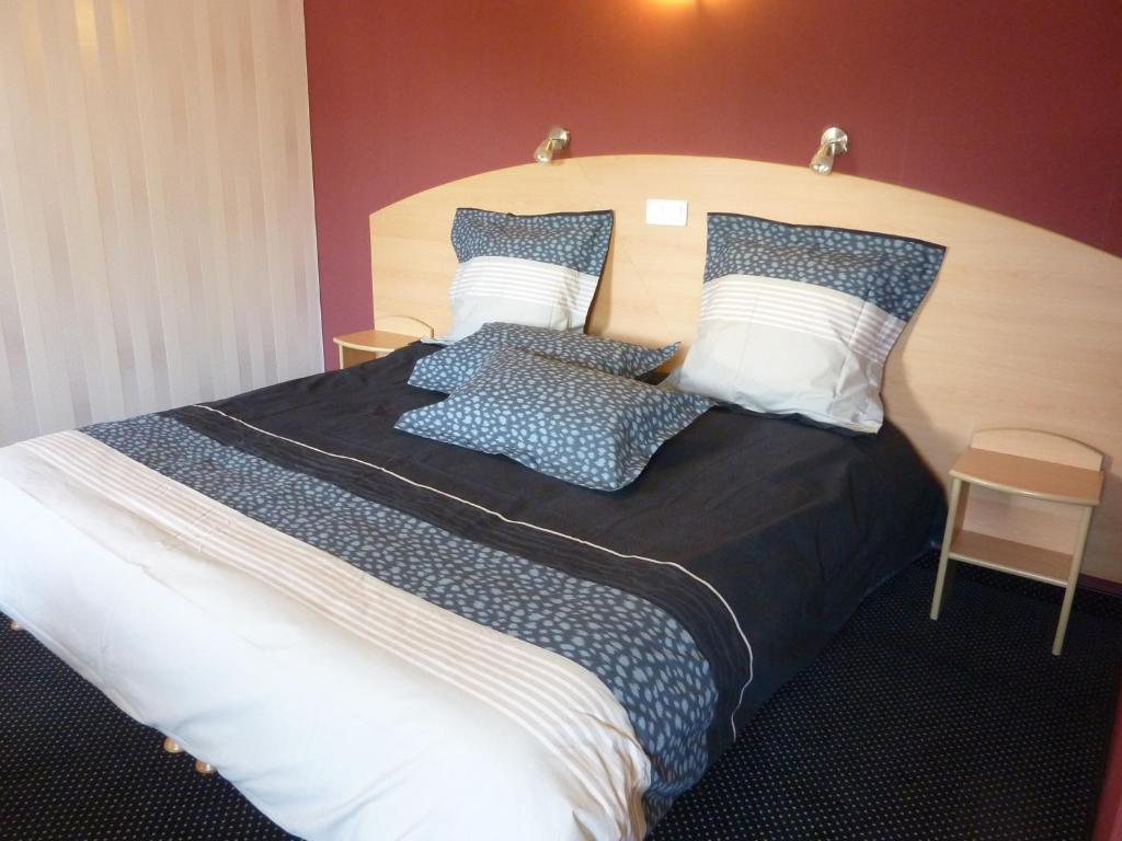 Postel nebo postele na pokoji v ubytování Cit'Hotel de La Vallée