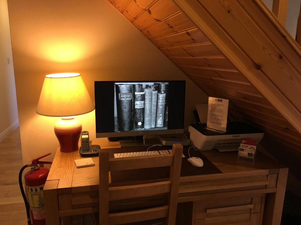 TV a/nebo společenská místnost v ubytování Doolin View B&B