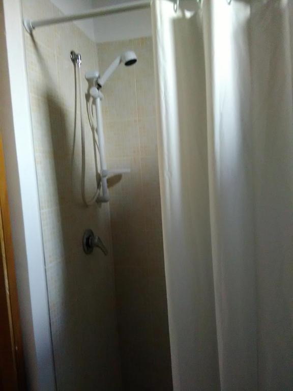 A bathroom at Trulli Sarmenzanello