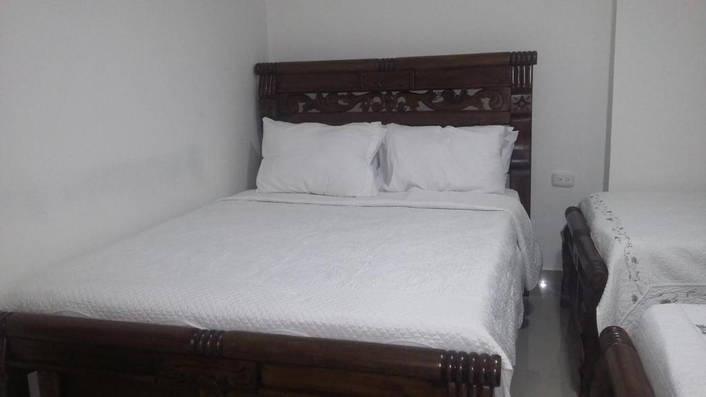 Postel nebo postele na pokoji v ubytování Hotel La Vieja Sara