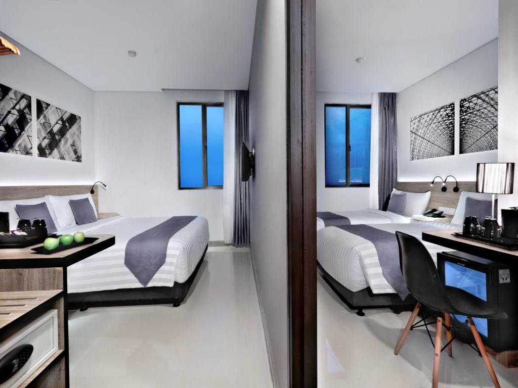Postel nebo postele na pokoji v ubytování Hotel Neo Gajah Mada Pontianak by ASTON