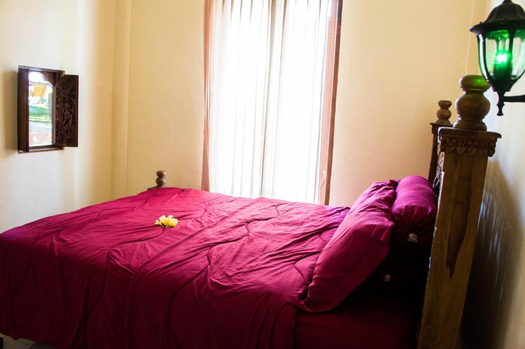 Postel nebo postele na pokoji v ubytování Shiva House