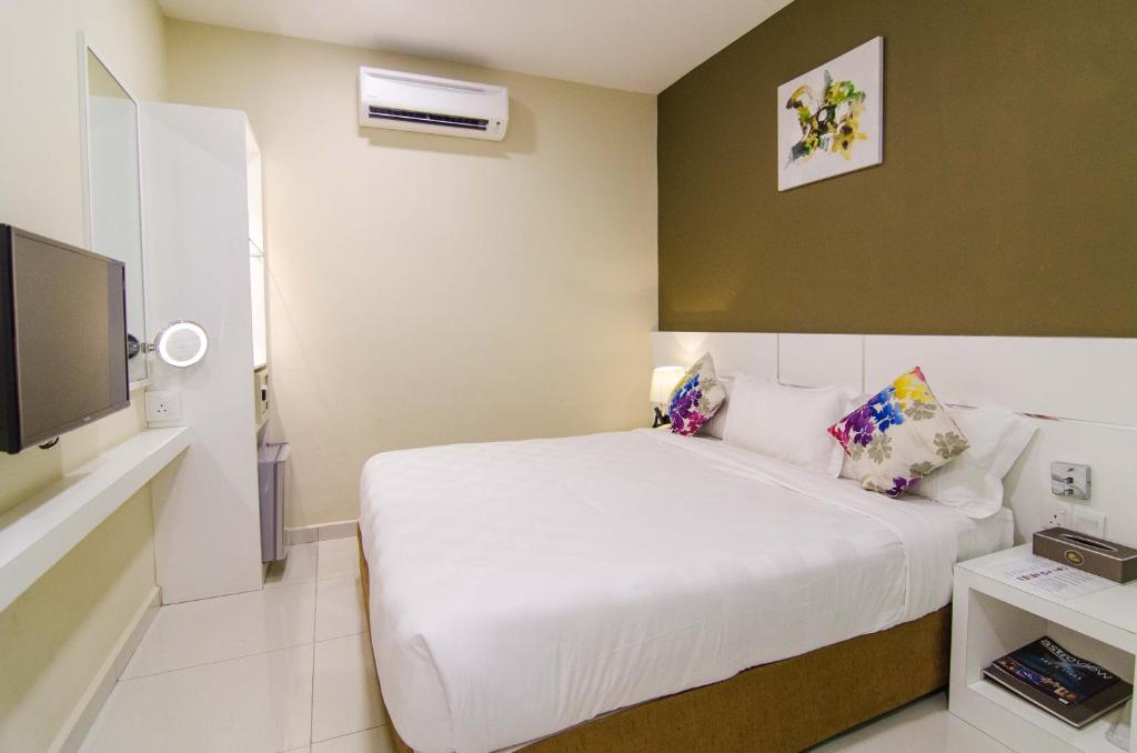 Postel nebo postele na pokoji v ubytování Hotel Mornington Bukit Permata Lumut