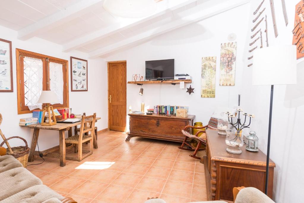A television and/or entertainment centre at Can Mateu