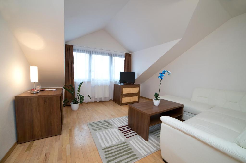 TV i/ili multimedijalni sistem u objektu Hotel Art