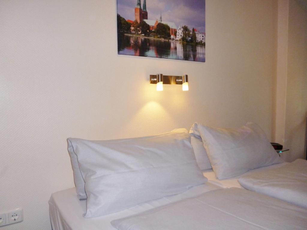Postel nebo postele na pokoji v ubytování Hotel Am Mühlenteich