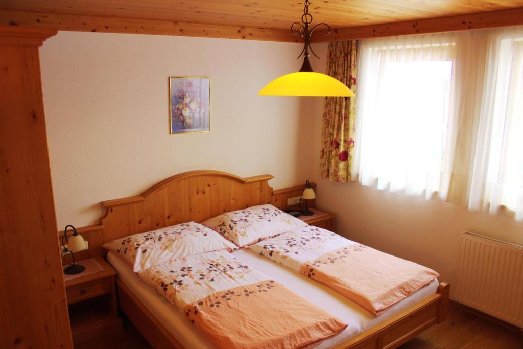Postel nebo postele na pokoji v ubytování Gästehaus Toferer