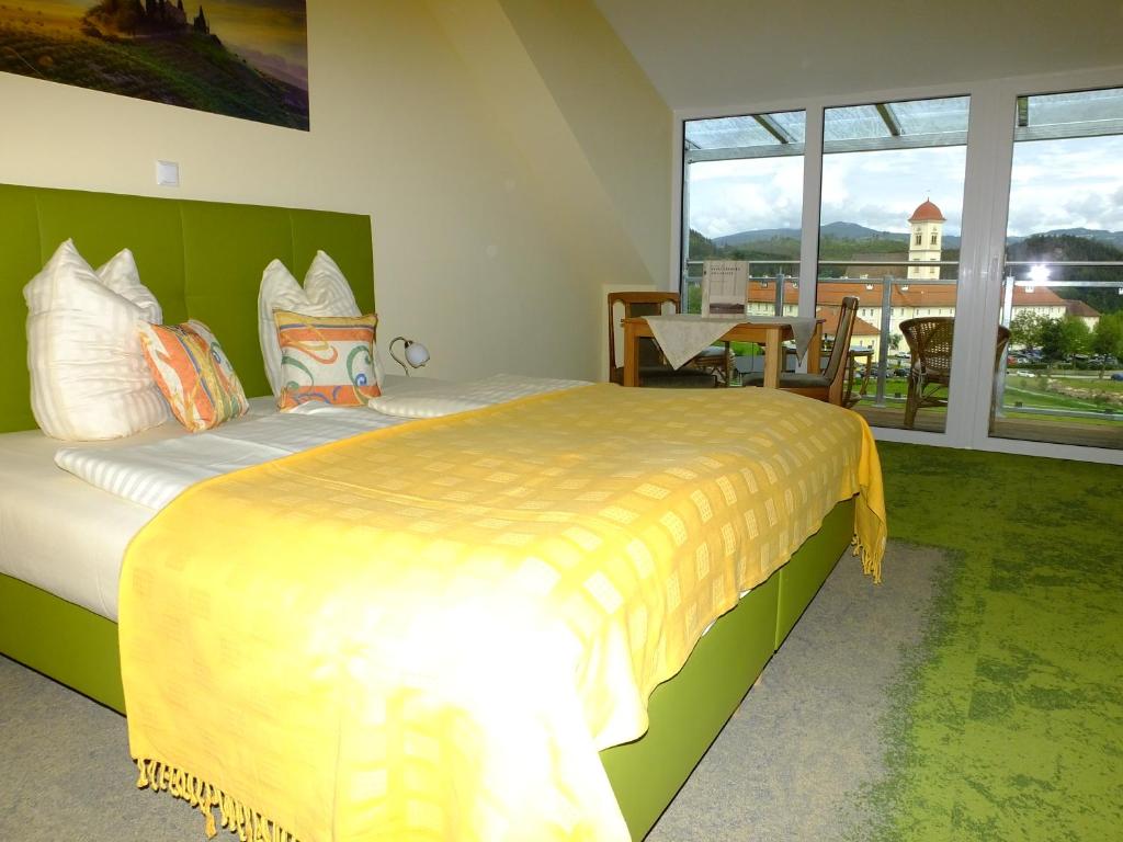 Postel nebo postele na pokoji v ubytování Hotel Fasching
