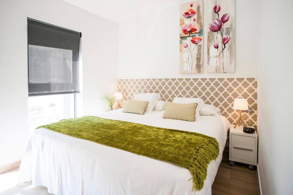Feelathome Mozart Apartments - One Bedroom Apartment With Terrace