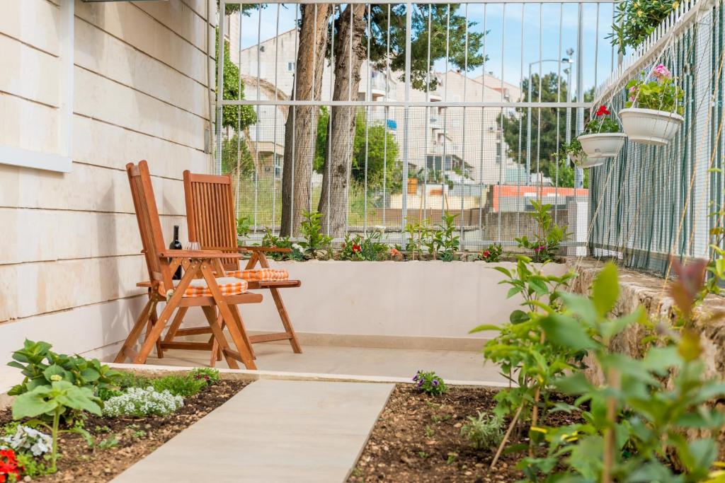 Vonkajšia záhrada v ubytovaní Apartment Ortensia Dubrovnik Colors