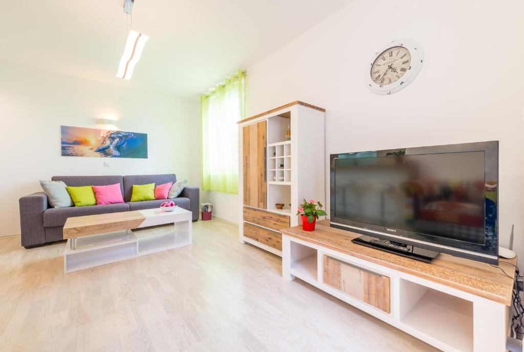 Televízia a/alebo spoločenská miestnosť v ubytovaní Apartment Ortensia Dubrovnik Colors