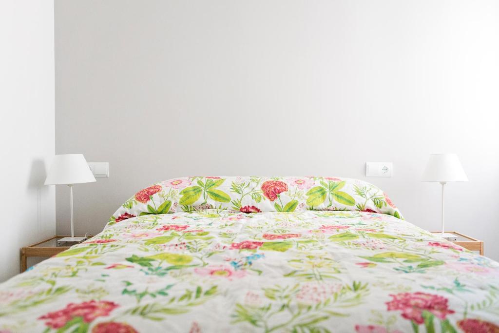 Posteľ alebo postele v izbe v ubytovaní Hello Málaga Flat Victoria
