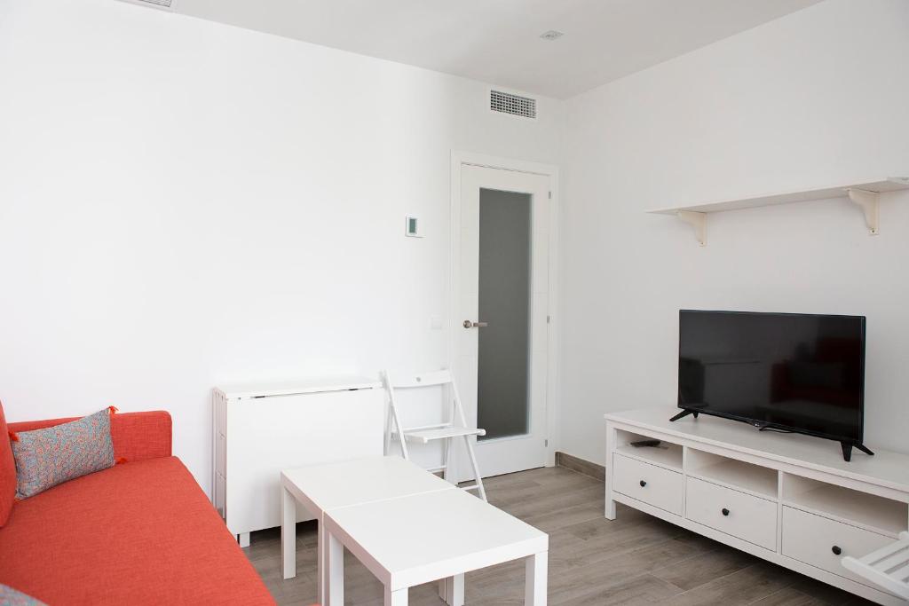 Televízia a/alebo spoločenská miestnosť v ubytovaní Hello Málaga Flat Victoria