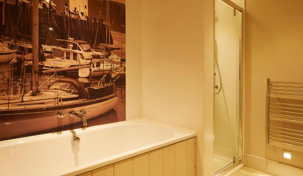 The Mayfield Seamer - Resim 19