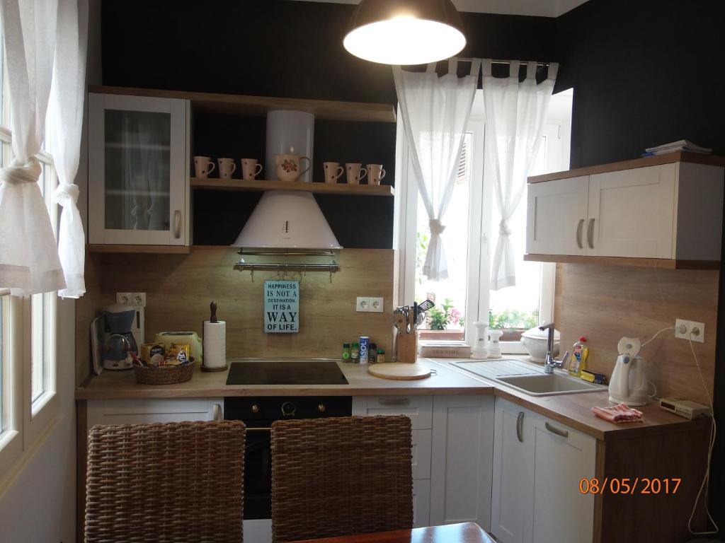 Kuchyň nebo kuchyňský kout v ubytování Apartment Marta