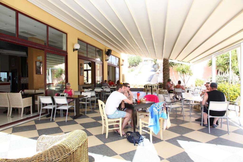 Restaurace v ubytování Bellos Hotel Apartments