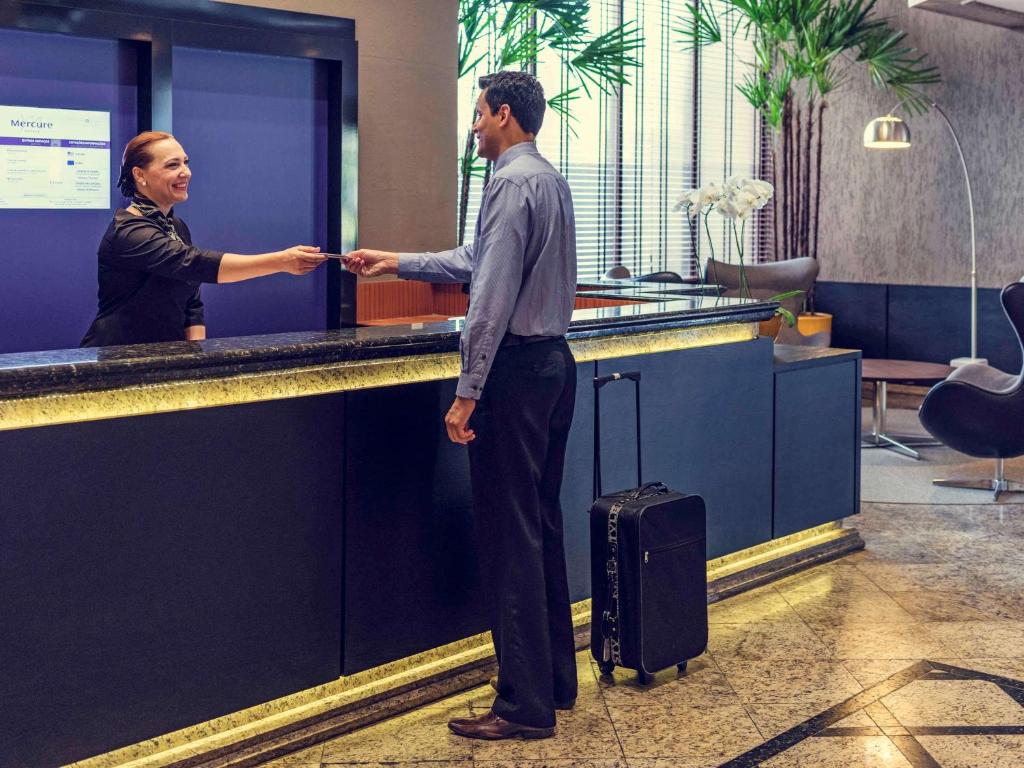 Hóspedes ficando em Mercure Joinville Prinz