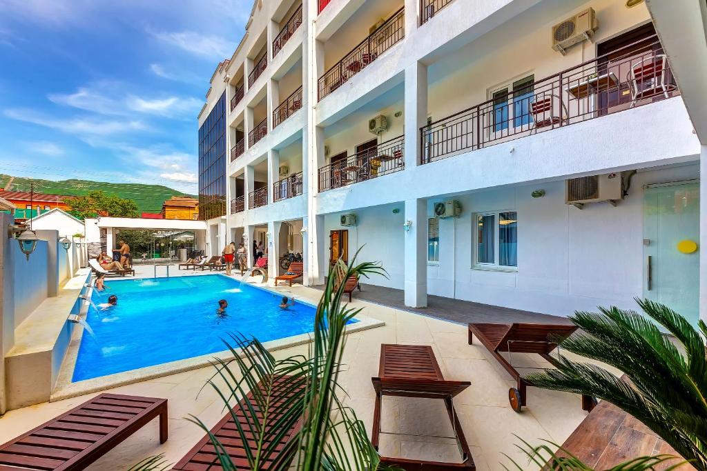Azaria Hotel - Housity