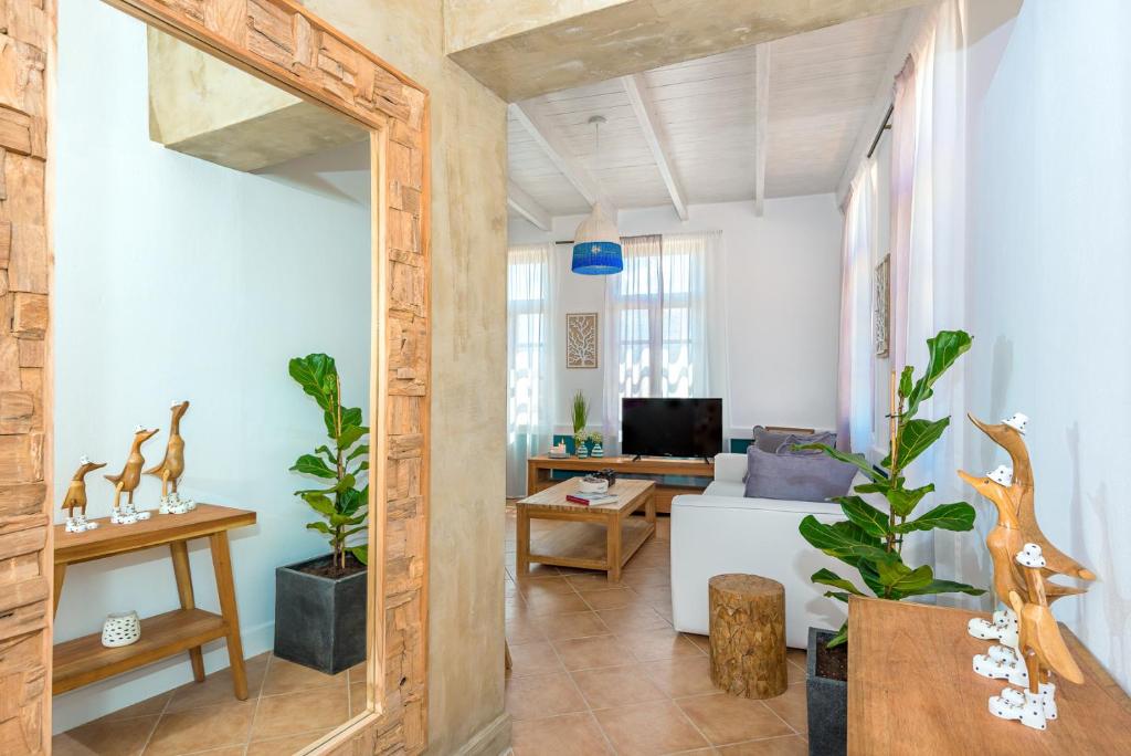 Lithinon Luxury Suites with Free Parking - 4