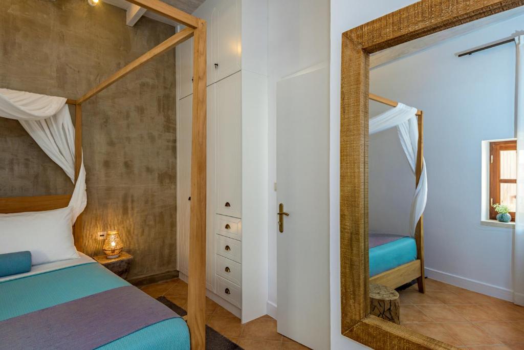 Lithinon Luxury Suites with Free Parking - 10