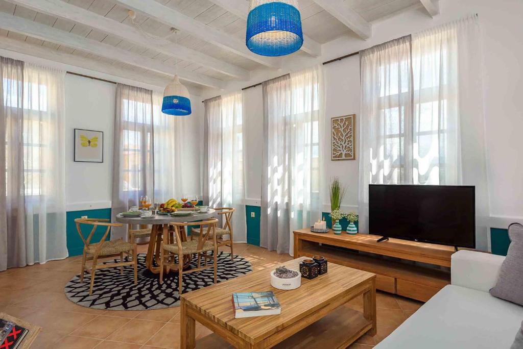 Lithinon Luxury Suites with Free Parking - 6