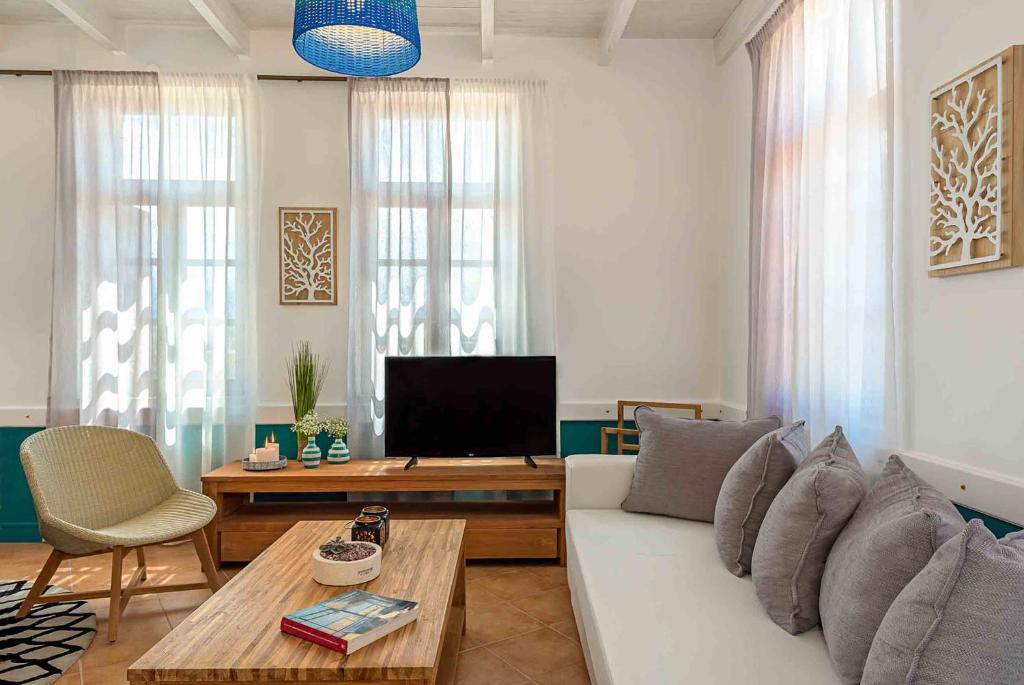 Lithinon Luxury Suites with Free Parking - 5