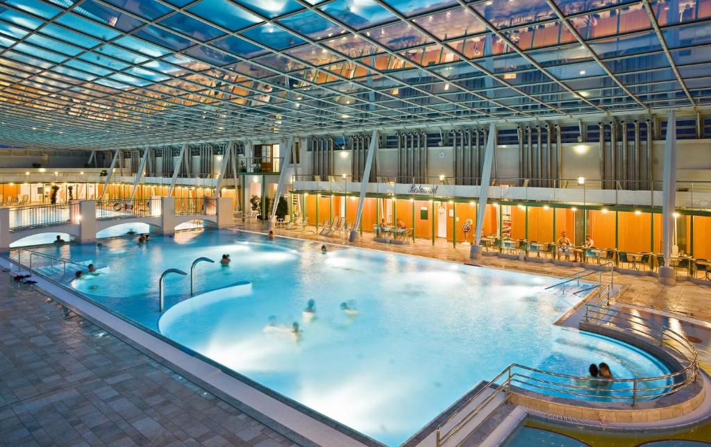 Bazén v ubytování Das Gutenbrunn Thermen & Sporthotel nebo v jeho okolí