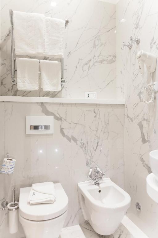 Łazienka w obiekcie Margherita Suites