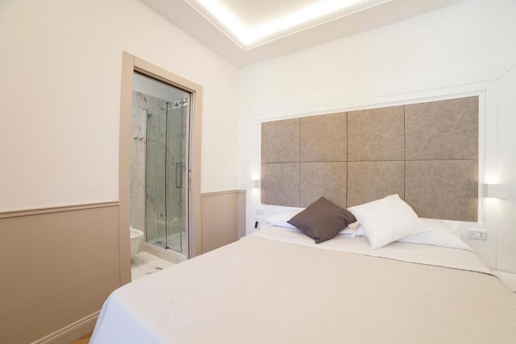 Łóżko lub łóżka w pokoju w obiekcie Margherita Suites