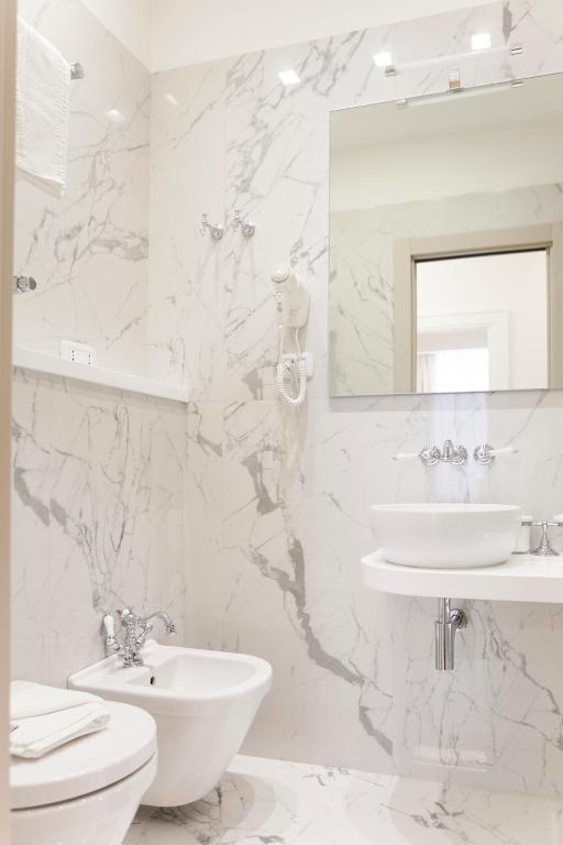 Łazienka w obiekcie Margherita Suites