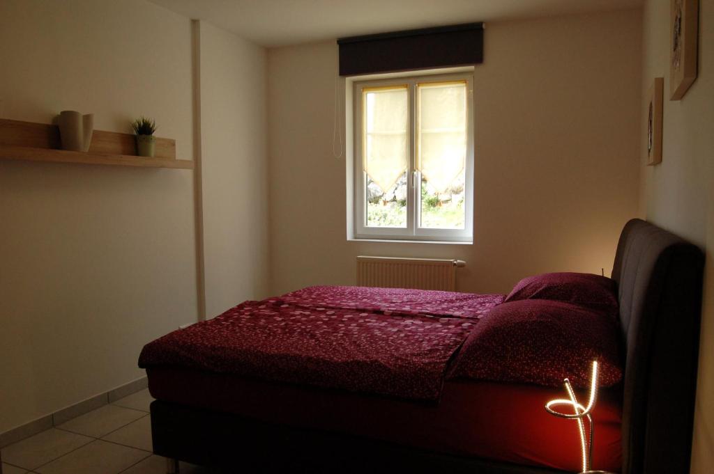 Un pat sau paturi într-o cameră la Ferienwohnung Frate