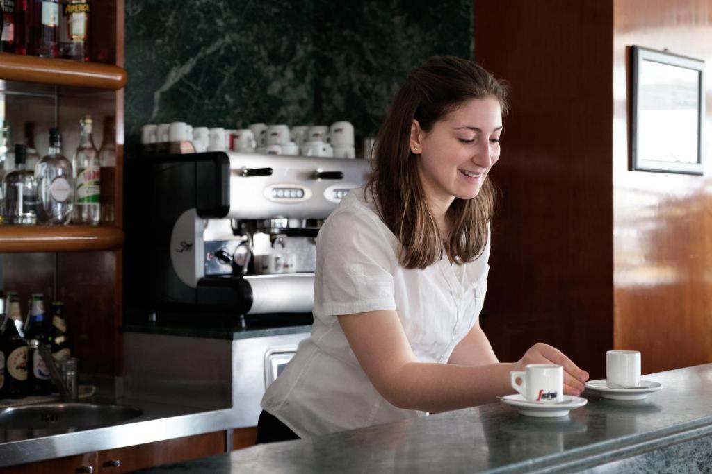 Hotel Emilia - Resim 13