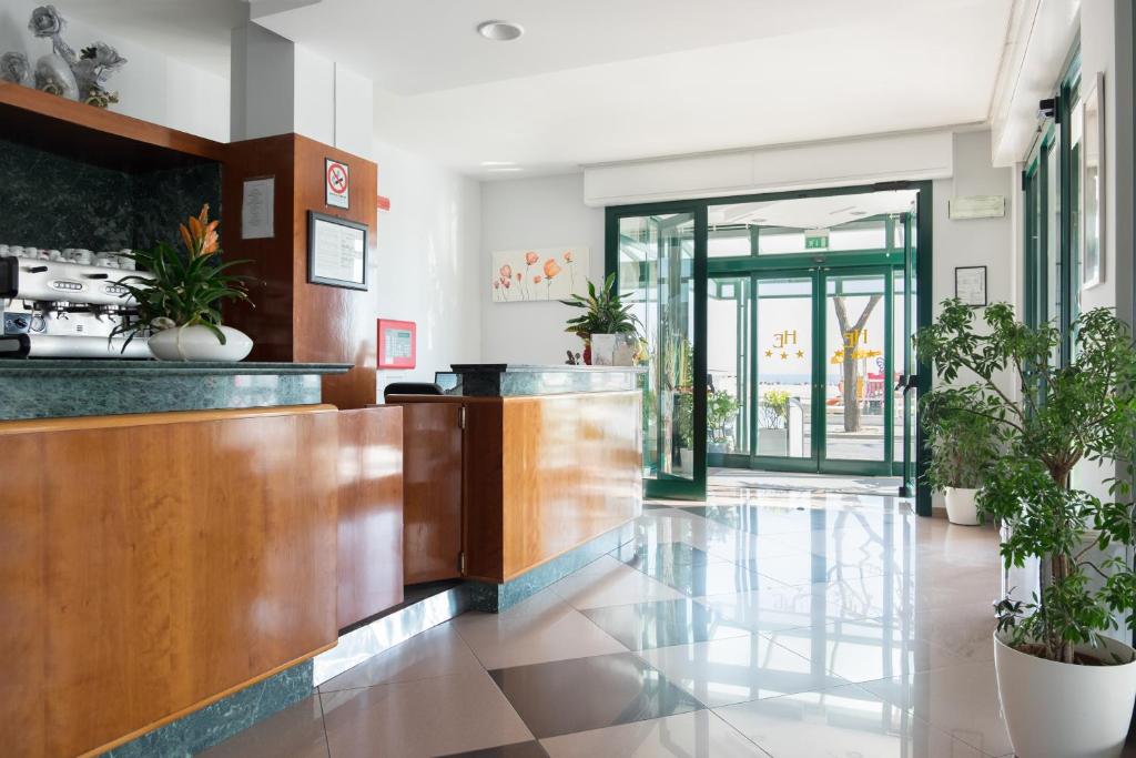 Hotel Emilia - Resim 14