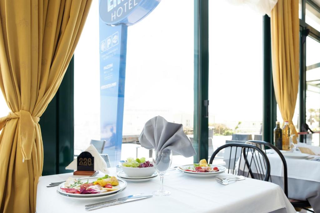 Hotel Emilia - Resim 16