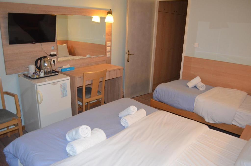 Postel nebo postele na pokoji v ubytování Rozos Hotel