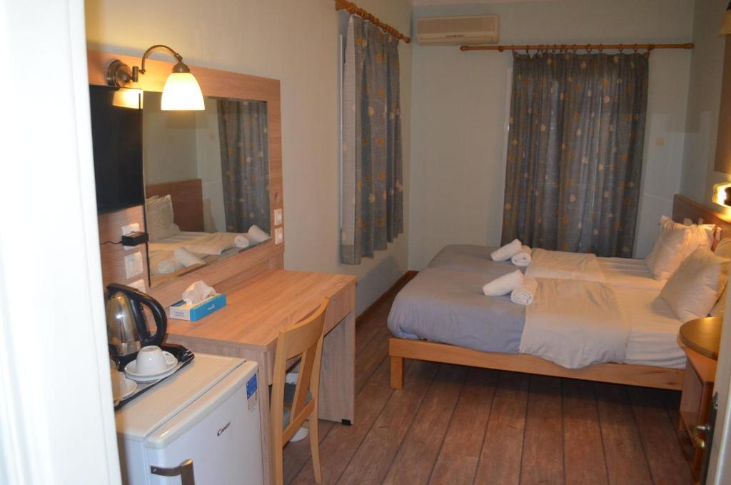 Postel nebo postele na pokoji v ubytování Rozos Hotel