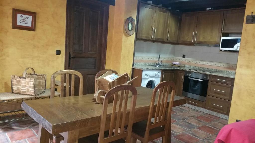 Una cocina o zona de cocina en Apartamentos Anateresa