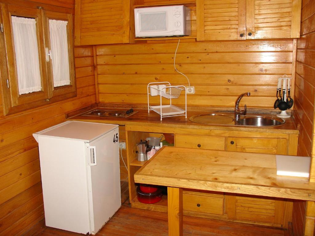 Dapur atau dapur kecil di Camping Rural Llanos de Arance