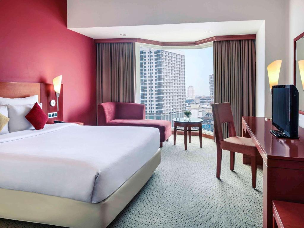 Postel nebo postele na pokoji v ubytování Mercure Jakarta Kota