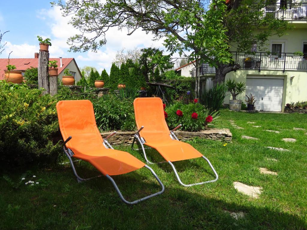 Ogród w obiekcie Kővirág Apartman