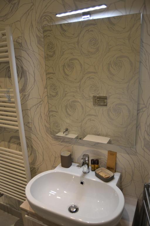 Kúpeľňa v ubytovaní Opera 19 Luxury Apartment