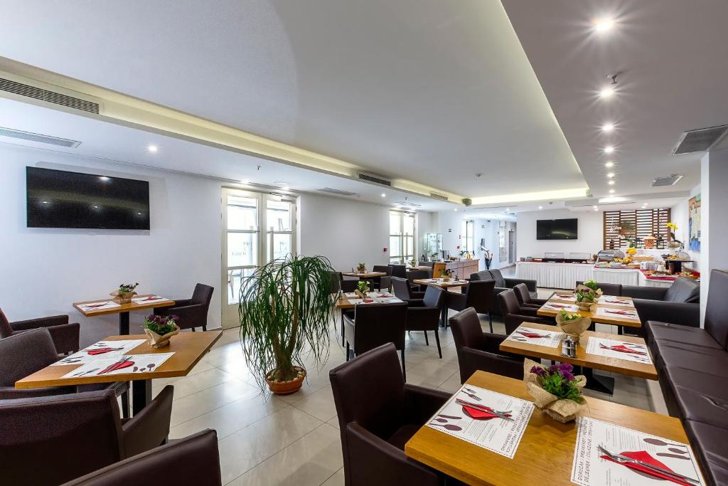 TV a/nebo společenská místnost v ubytování Hotel Marul
