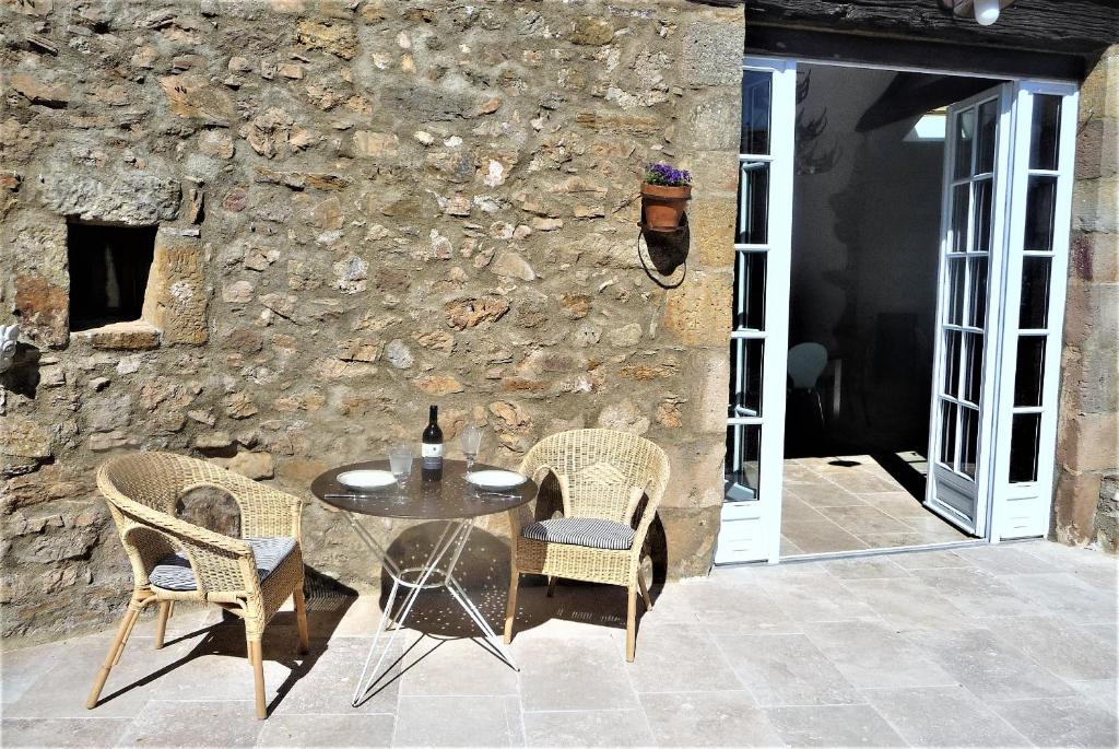 Patio nebo venkovní prostory v ubytování Chateau Olmet